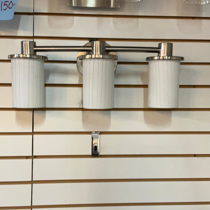 Justice Fusion LED 20 inch Brushed Nickel Bath Bar Wall Light in 2100 Lm LED, Ribbon DISPLAY MODEL