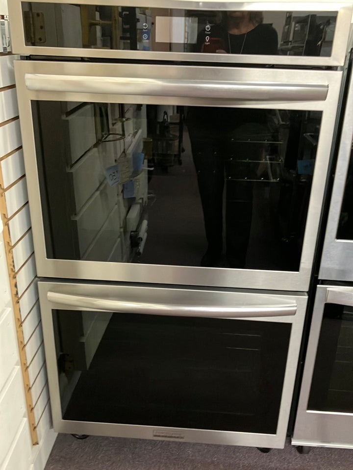 Frigidaire GCWS3067AF 30 in. Single Electric Built-In Wall Oven with Total Convection in Smudge-Proof Stainless Steel blemished DISPLAY MODEL