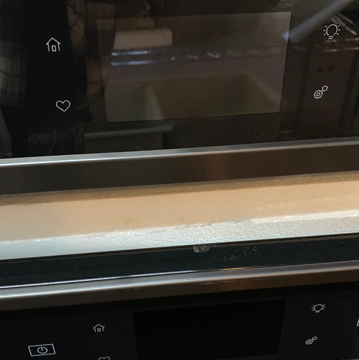 Whirlpool - 30" Built-In Single Electric Wall Oven - Black Stainless Steel  DISPLAY MODEL