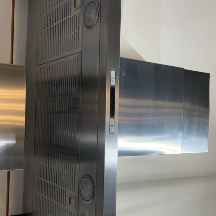 Bosch 500 Series 36 Inch Box Canopy Chimney hood HCB56651UC Stainless Steel (Blemish) DISPLAY MODEL