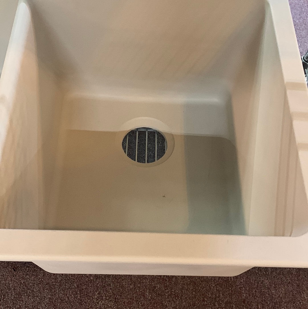 Elkay Quartz Classic 33" Kitchen Sink ELGU250R 33" W x 20-1/2" L DISPLAY MODEL