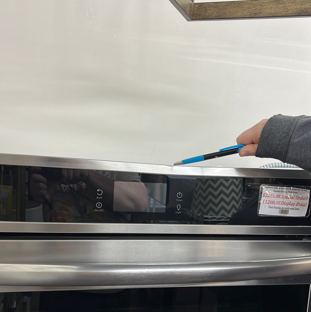 Frigidaire GCWS3067AF 30 in. Single Electric Built-In Wall Oven with Total Convection in Smudge-Proof Stainless Steel blemished DISPLAY MODEL