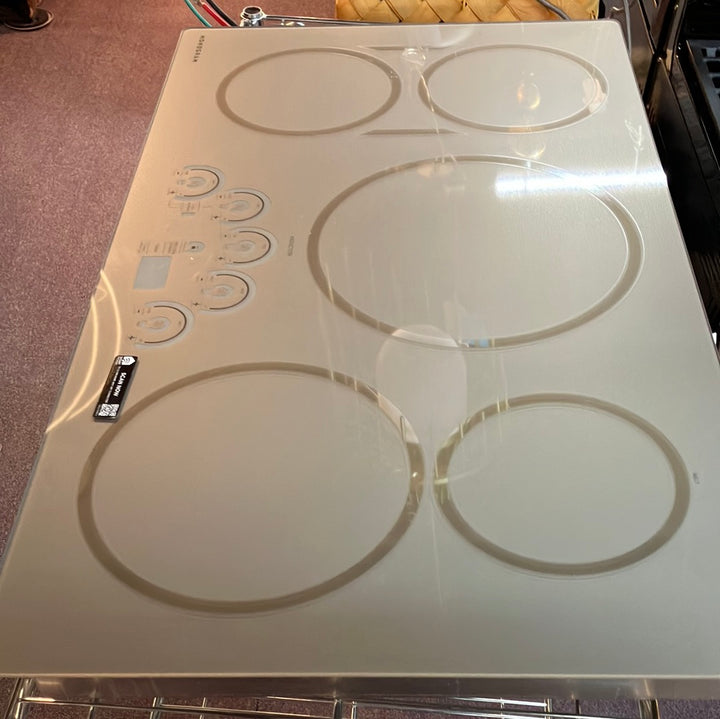 Monogram - 36" Built-In Electric Induction Cooktop with 5 Elements - Silver DISPLAY MODEL