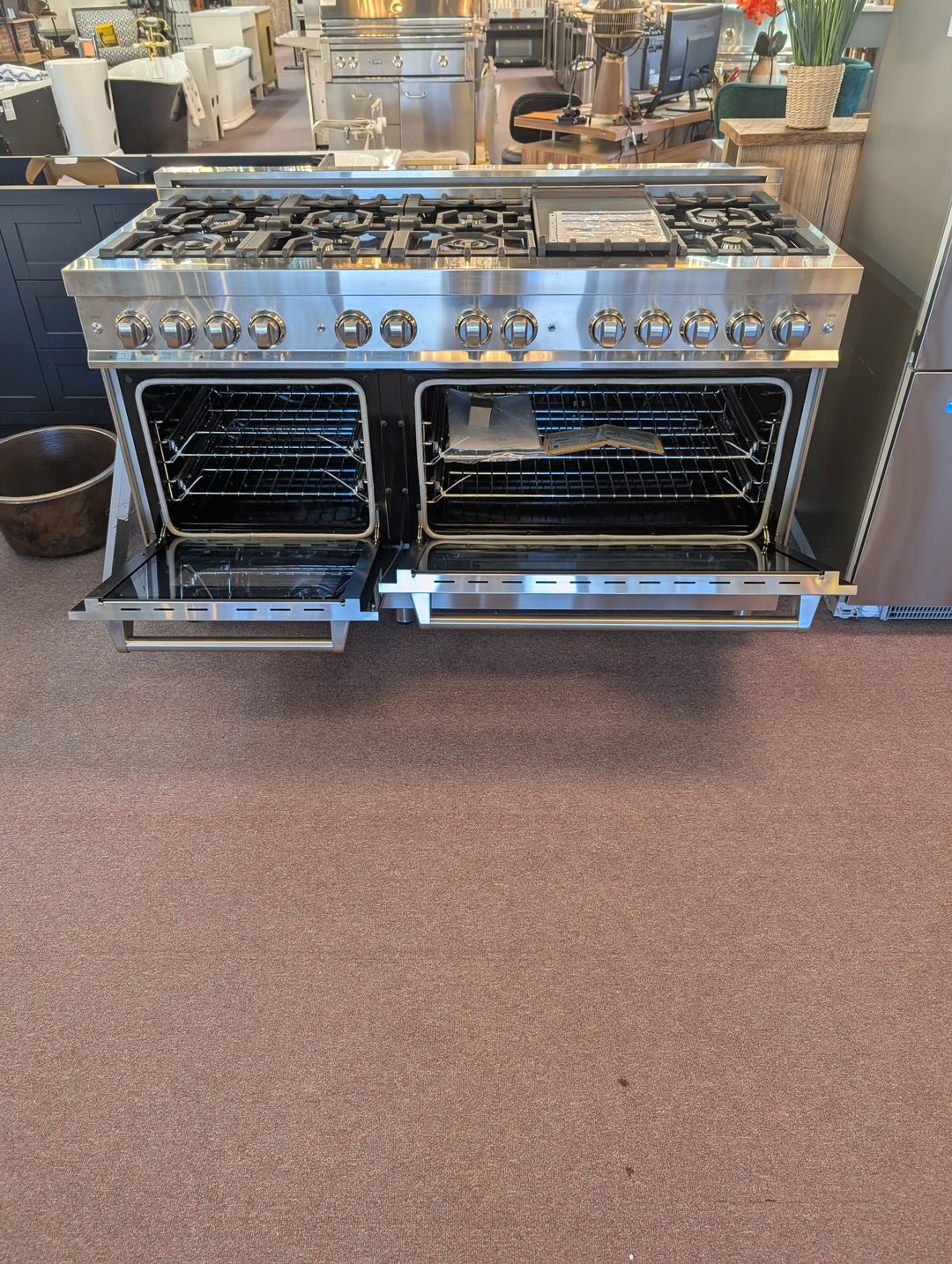 ZLINE RA60
60 Inch Pro-Style Double Oven Dual Fuel Range with 9 Sealed Burners *NEW DISPLAY