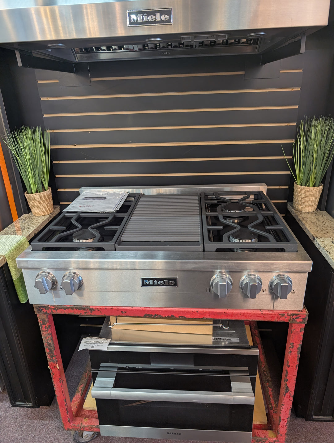Miele KMR11351GRG
36 Inch Gas Rangetop with 4-Sealed Burners *NEW DISPLAY
