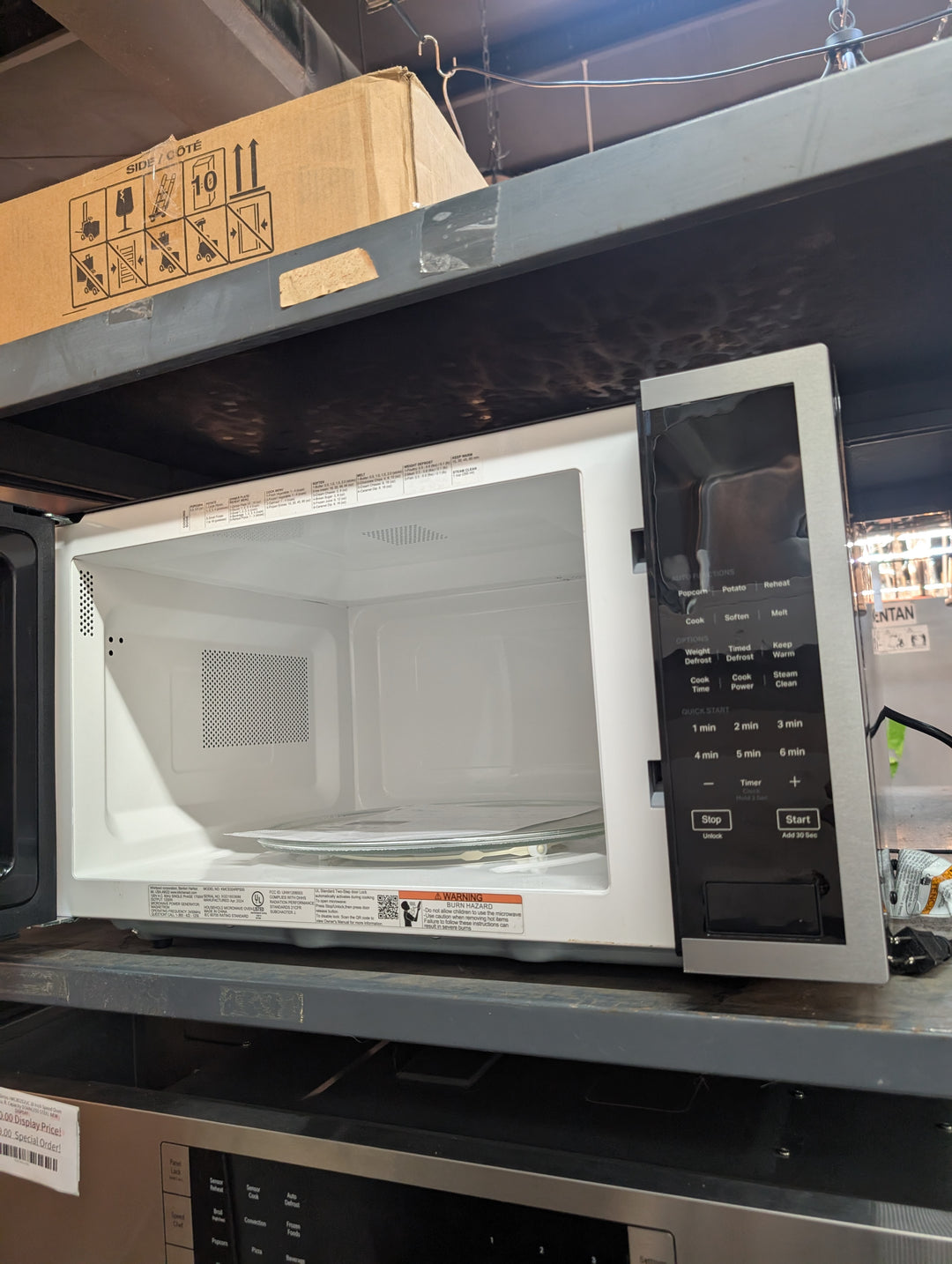 KitchenAid KMCS324RPS
2.2 Cu. Ft. Countertop Microwave with 1200-Watt Cooking Power *Blemished