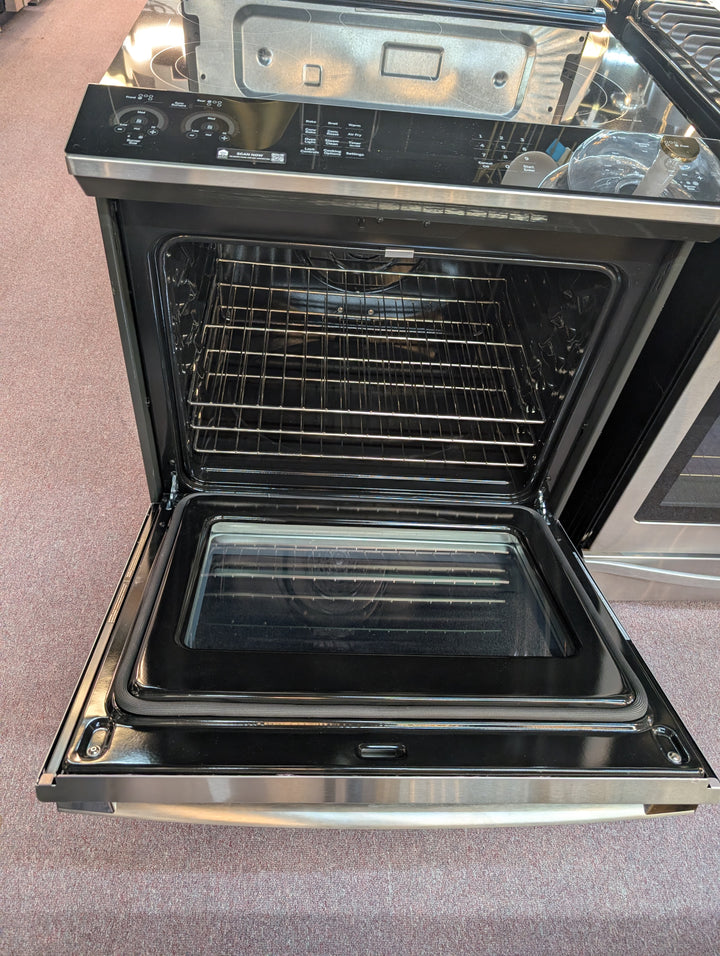 GE Profile PSS93YPFS
30 Inch Slide-In Smart Electric Range with 4 Radiant Heating Elements *NEW DISPLAY