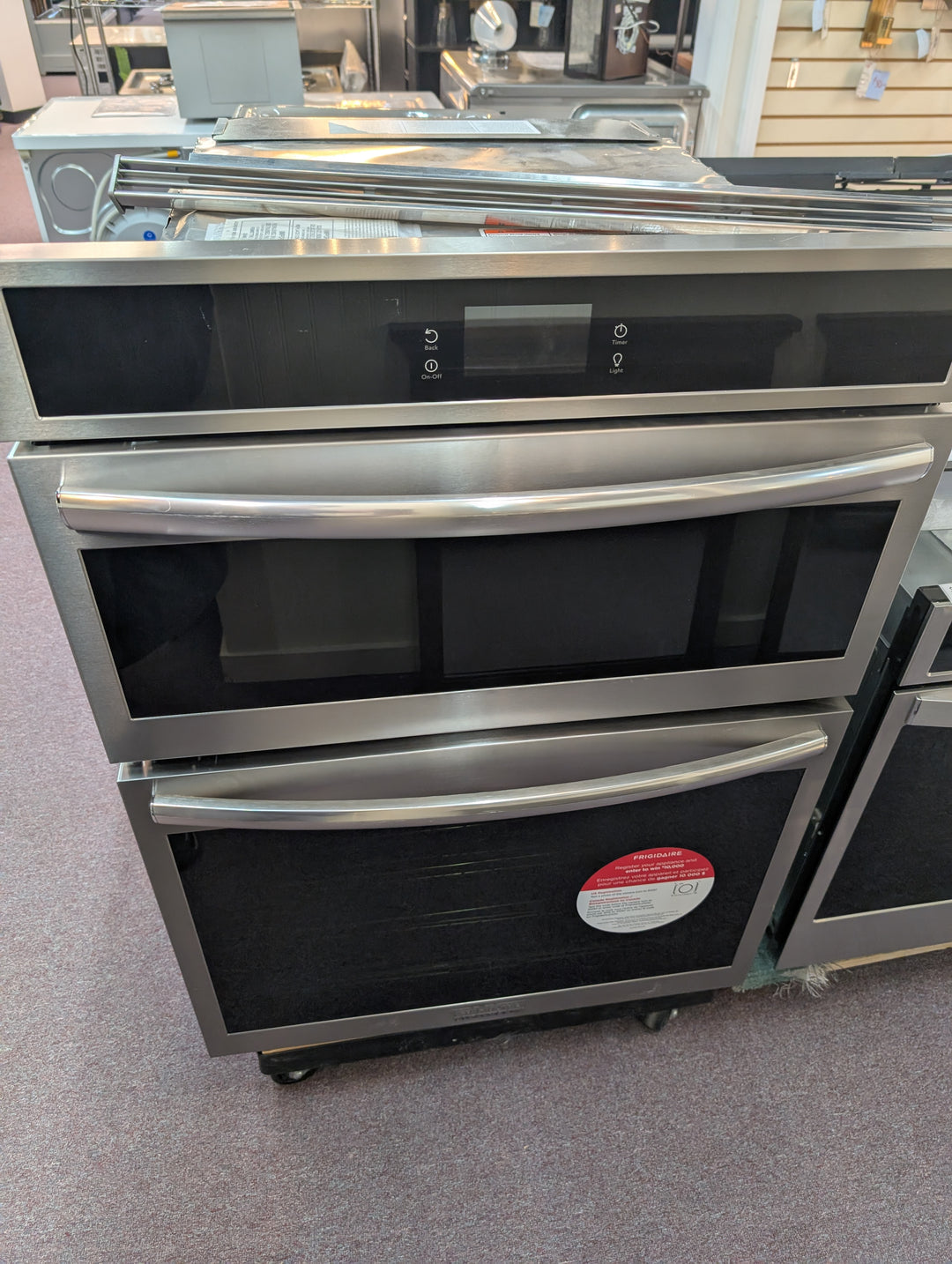 Frigidaire Gallery Series GCWM3067AF
30 Inch Combination Electric Wall Oven with Air Fry *NEW DIAPLAY