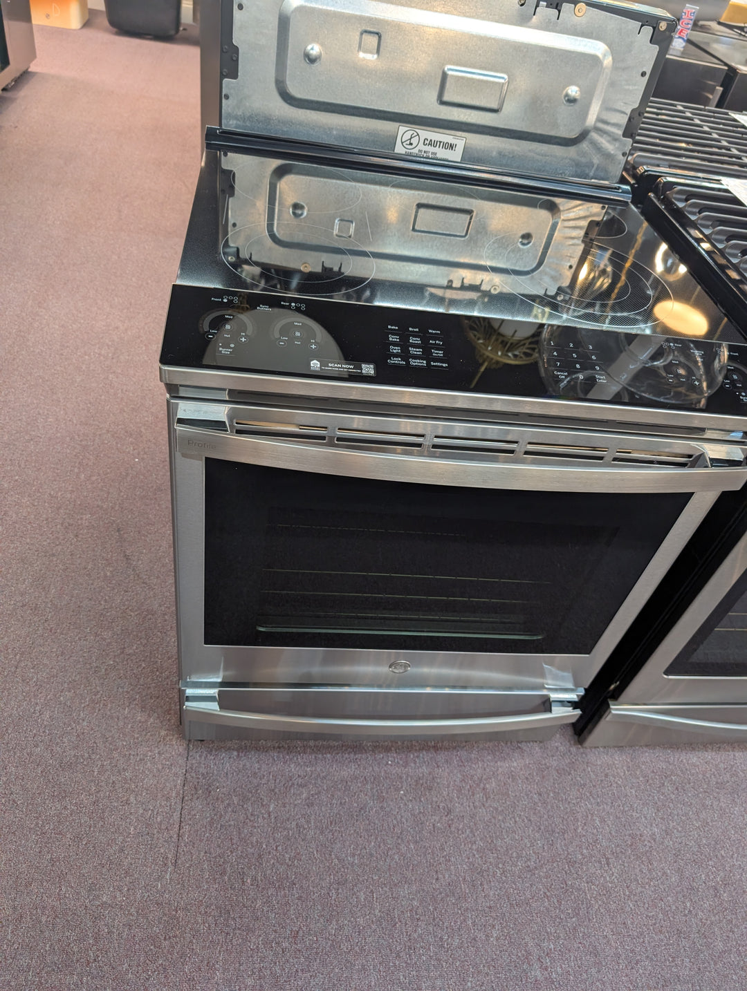 GE Profile PSS93YPFS
30 Inch Slide-In Smart Electric Range with 4 Radiant Heating Elements *NEW DISPLAY