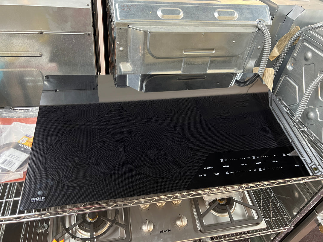 Wolf CI365CB 36 Inch Induction Cooktop