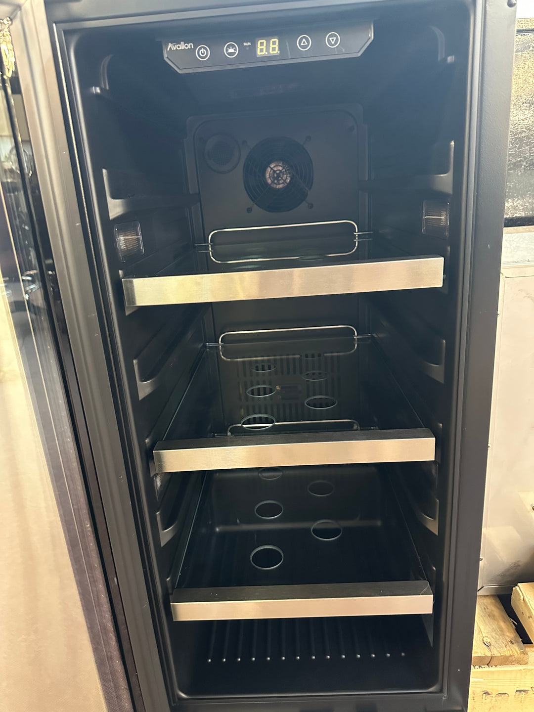 Avallon ABR152SGLH
15 Inch Wide 86 Can Beverage Center with LED Lighting Door Lock and Left Hinge