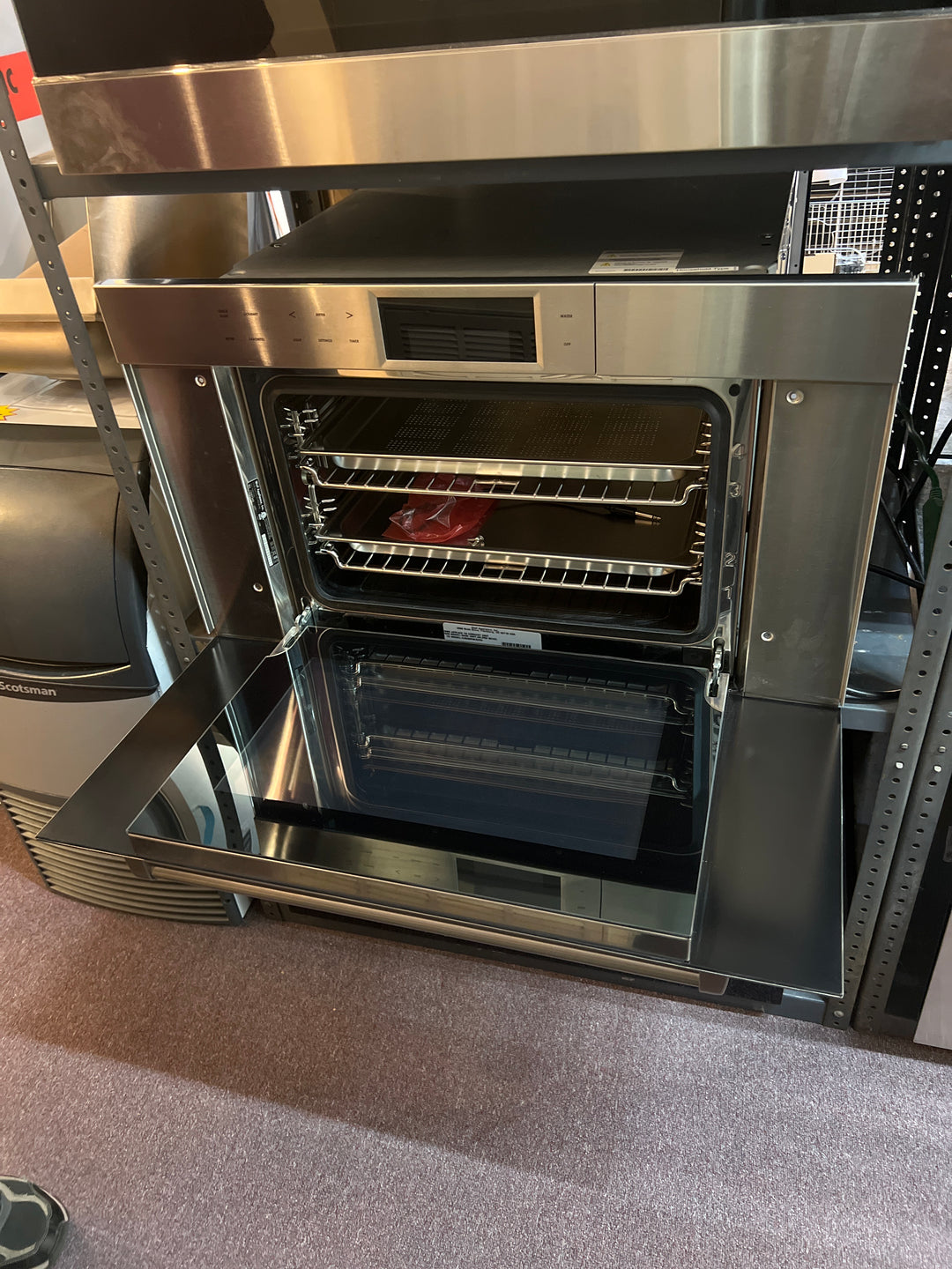 Wolf M Series  CSO30PMSPH
30 Inch Steam Oven *Working Display