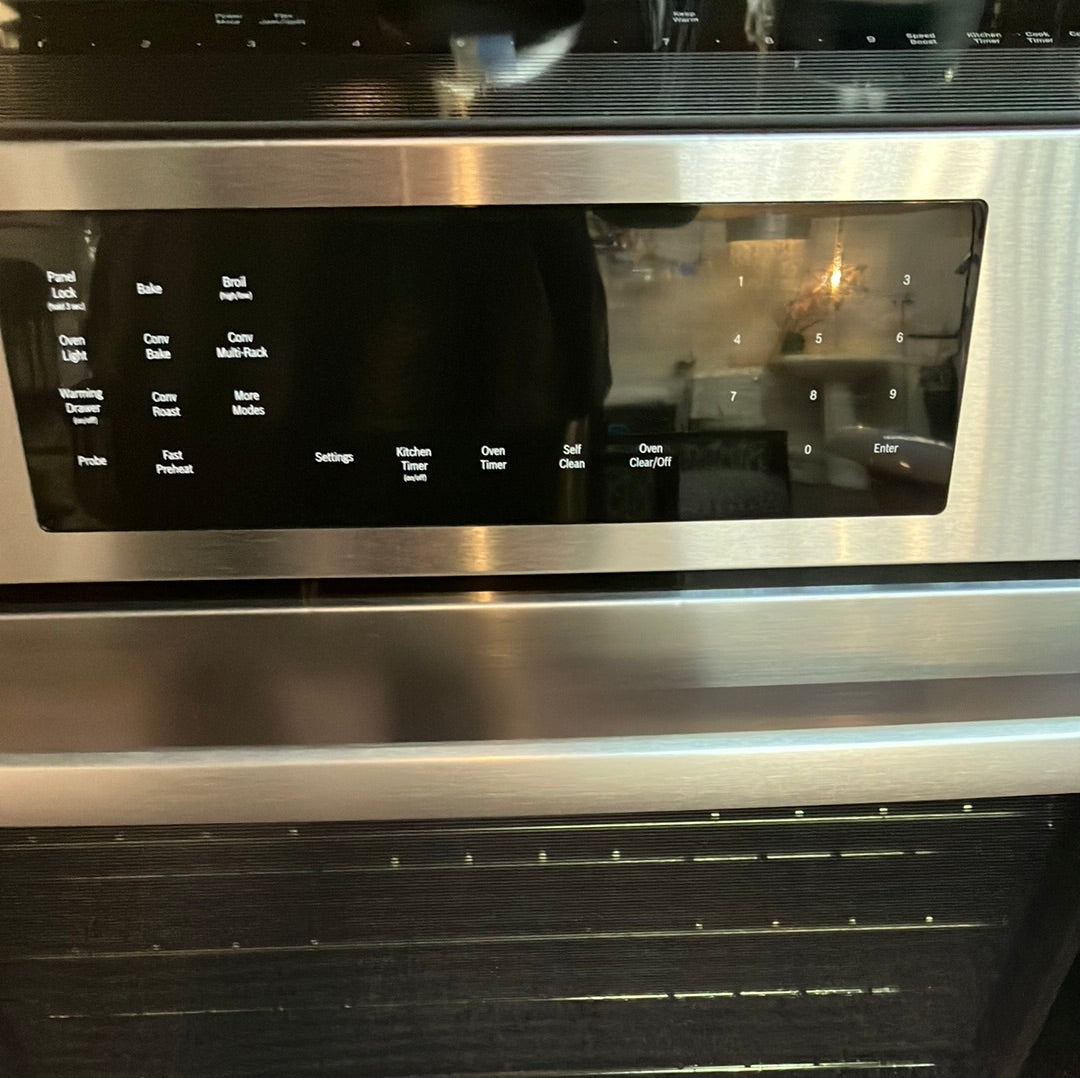 Bosch Benchmark Series HIIP056U 30 Inch Slide-In Induction Range with 4 Induction Elements