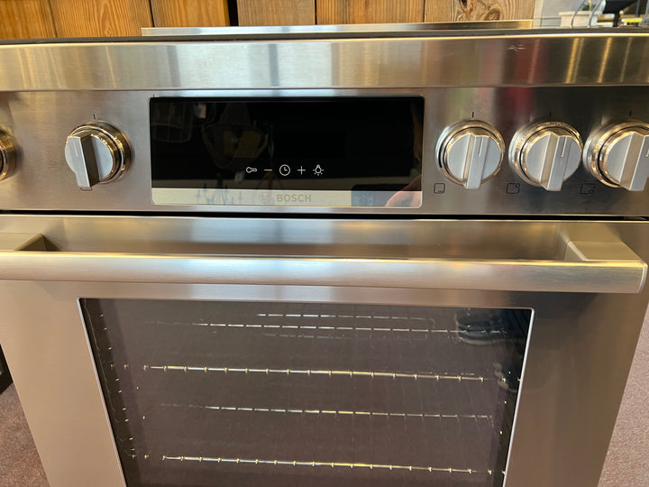 Bosch 800 Series Induction Range HIS8055U *BLEMISHED *NEW DISPLAY