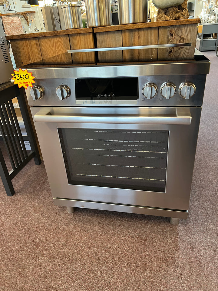 Bosch 800 Series Induction Range HIS8055U *BLEMISHED *NEW DISPLAY