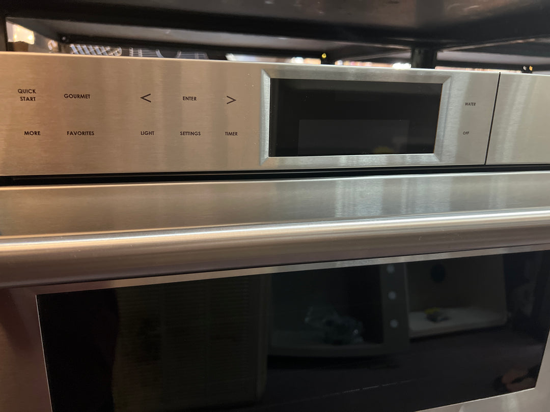 Wolf M Series  CSO30PMSPH
30 Inch Steam Oven *Working Display