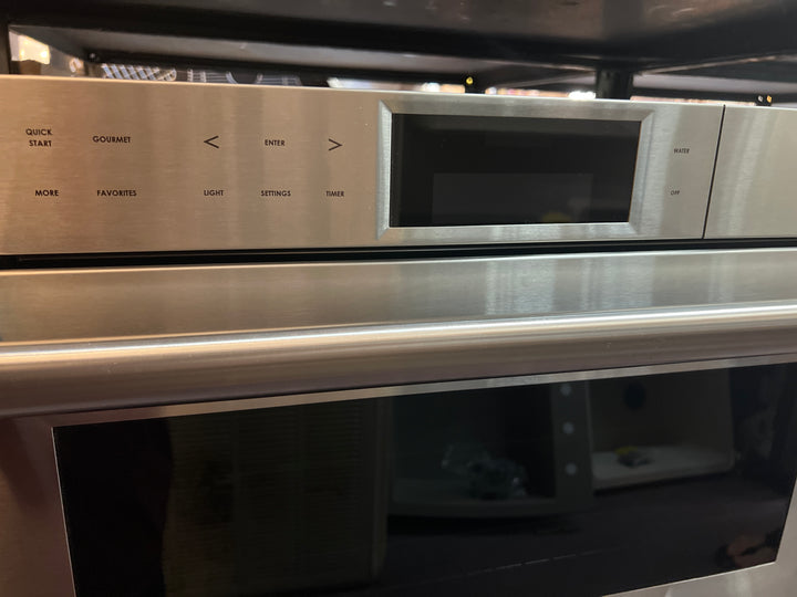 Wolf M Series  CSO30PMSPH
30 Inch Steam Oven *Working Display