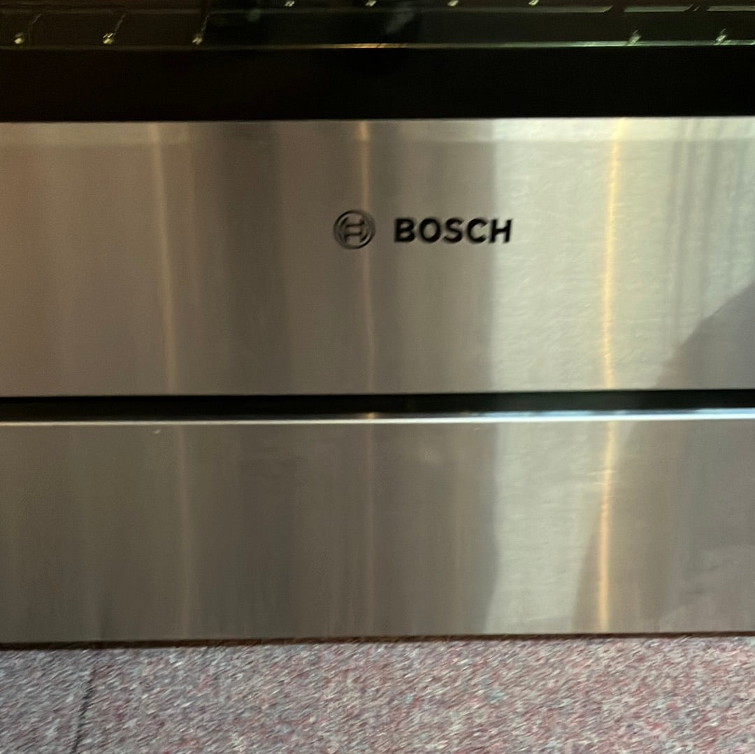 Bosch Benchmark Series HIIP056U 30 Inch Slide-In Induction Range with 4 Induction Elements