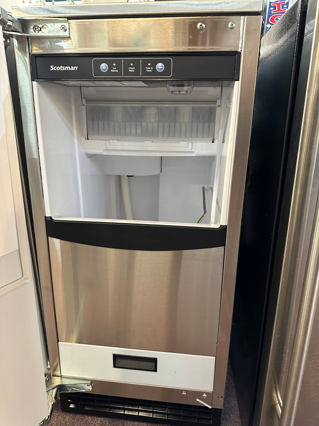 Scotsman Brilliance Series  SCCP50MB1SU
15 Inch Undercounter Gourmet Ice Machine
