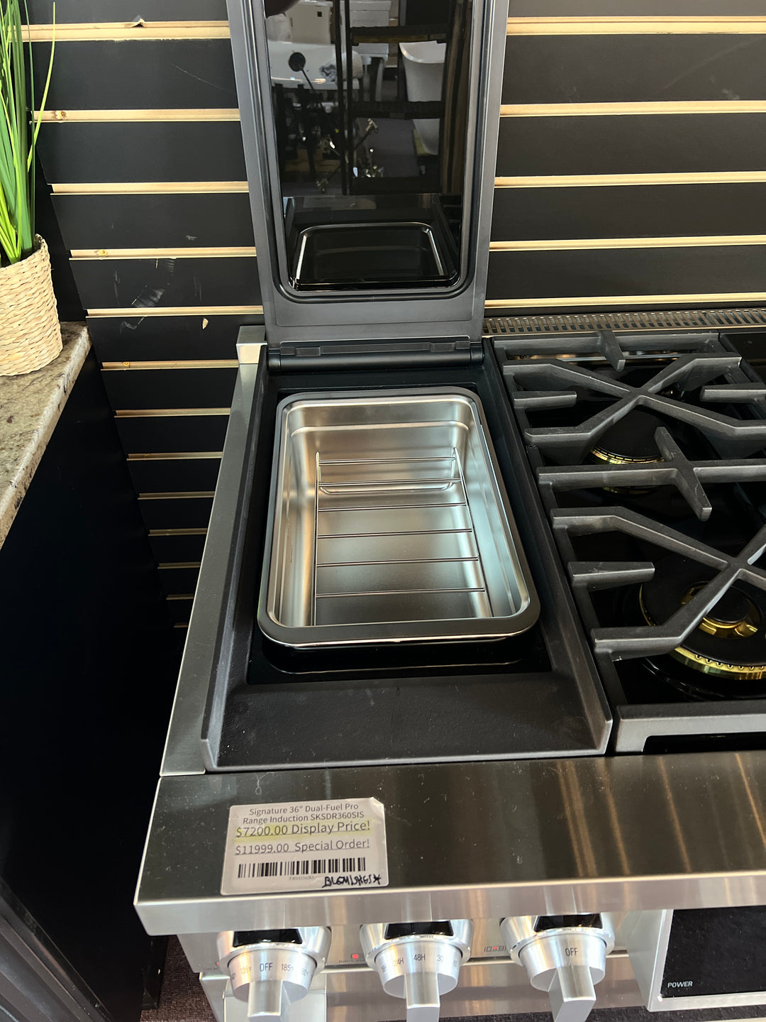 Signature 36" DualFuel Pro Range Induction DISPLAY MODEL