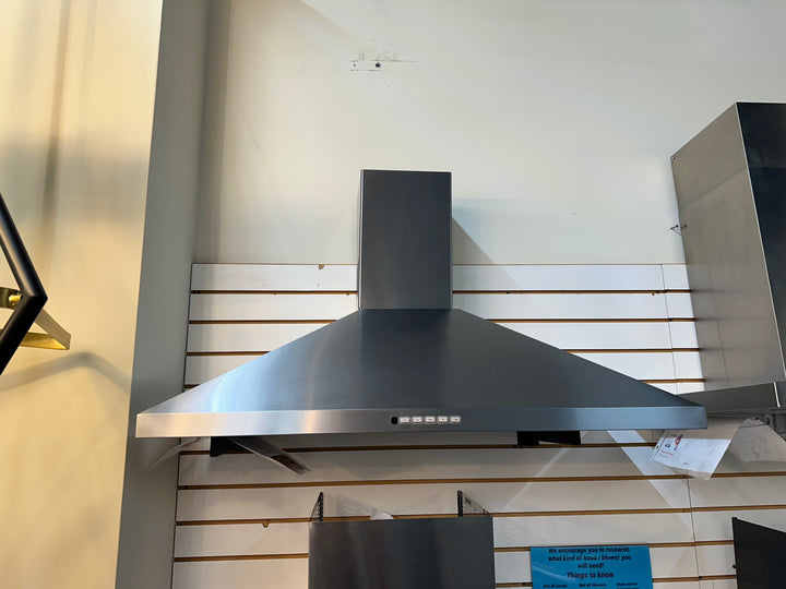 GE JVW5361SJSS
36 Inch Convertible Wall Mount Chimney Hood with 350 CFM Blower *DISPLAY (BLEMISHED)