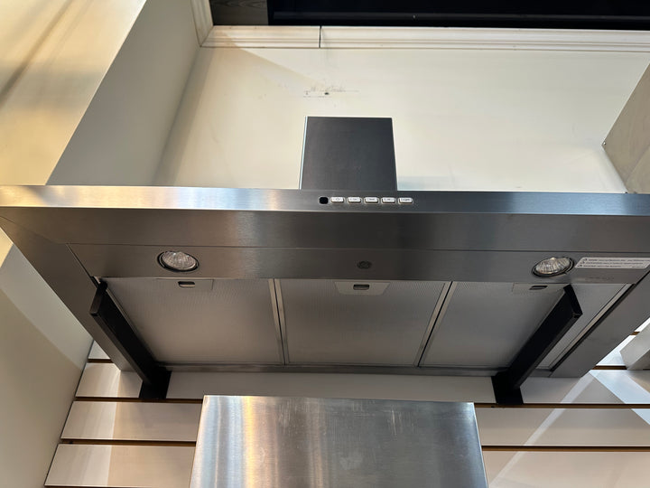 GE JVW5361SJSS
36 Inch Convertible Wall Mount Chimney Hood with 350 CFM Blower *DISPLAY (BLEMISHED)