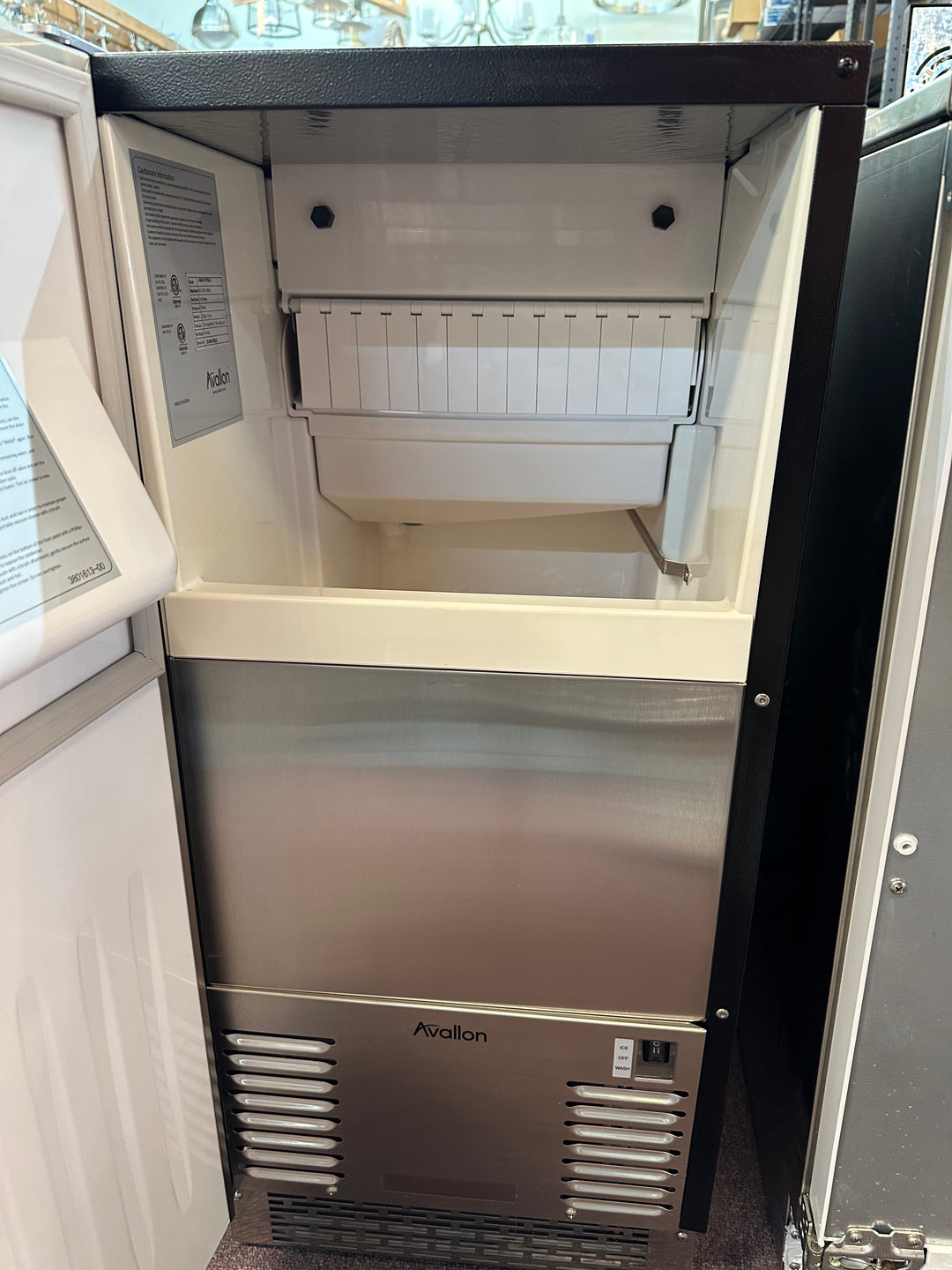Avallon AIMG151PSSILH 15" Built-In Indoor Gourmet Ice Maker *WORKING DISPLAY