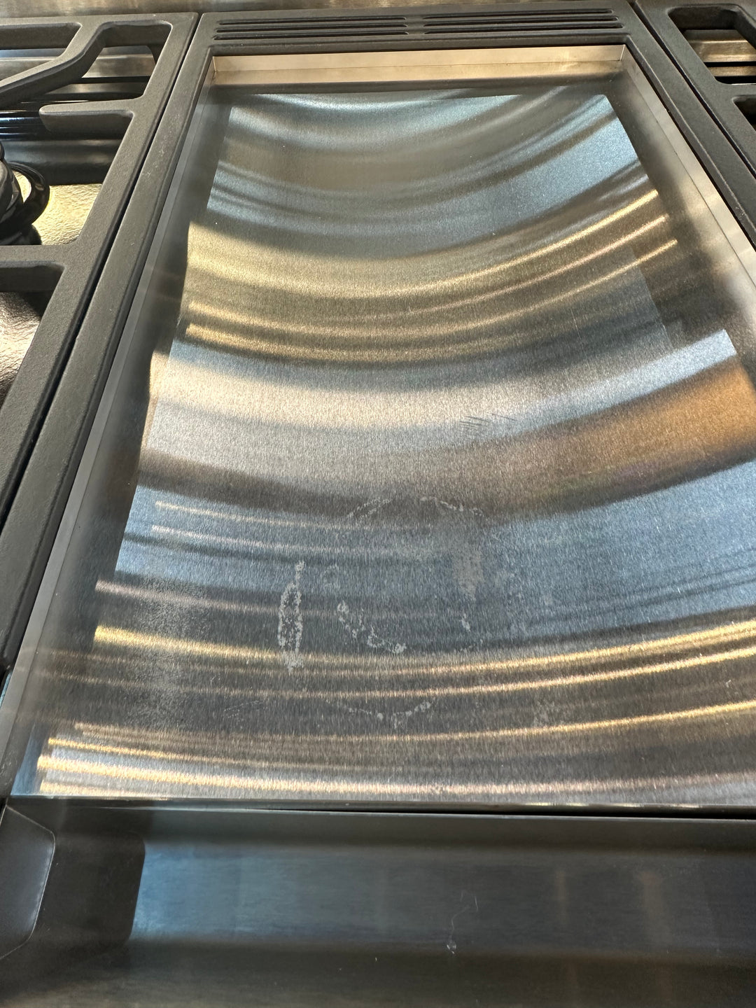 Miele 36" Range
HR 1936-3 G DF GD Clean Touch Steel *NEW DISPLAY *BLEMISHED