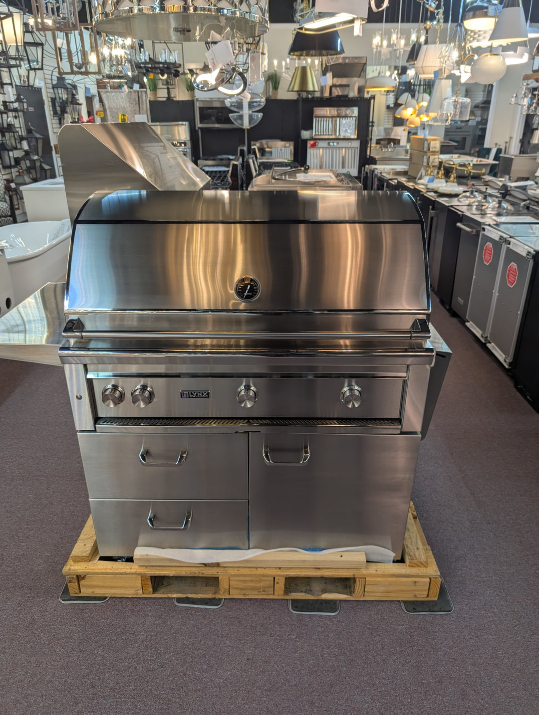 Lynx Professional Grill Series L42TRFLP
42 Inch Freestanding Grill *NEW DISPLAY