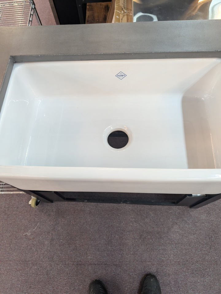 Rohl Shaws Original RC3318WH 33 Inch Single Bowl Fireclay Kitchen Sink with Apron Front *NEW DISPLAY