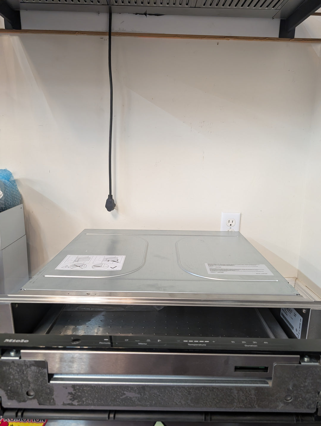 Miele VitroLine ESW7010OB
24 Inch Handless Smart Warming Drawer *SEE DESCRIPTION *BLEMISHED