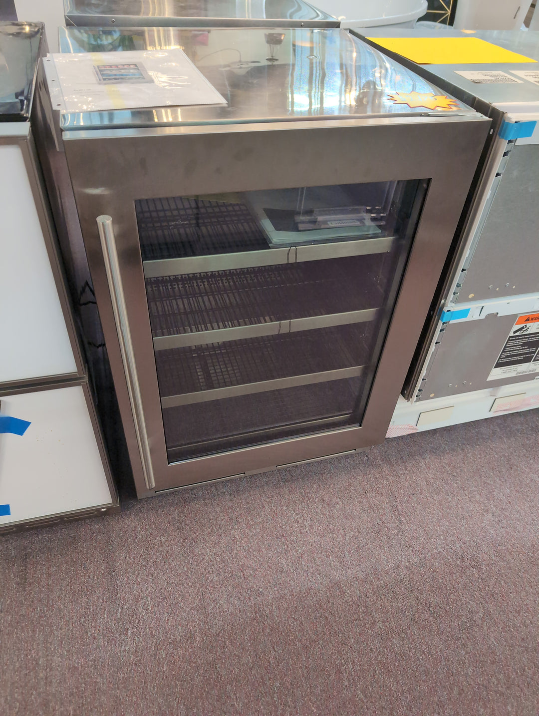Landmark L3124UI1BSGRH 24 Inch Wide 154 Can Capacity Beverage Cooler *Display Model