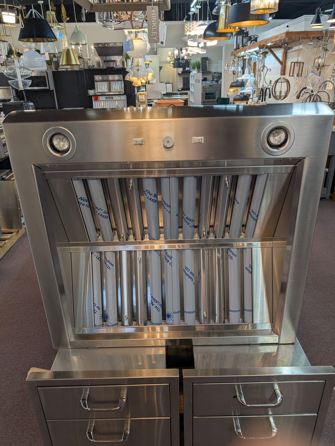 36" Outdoor Pro Wall Hood WOLF Model PW363318O *Display