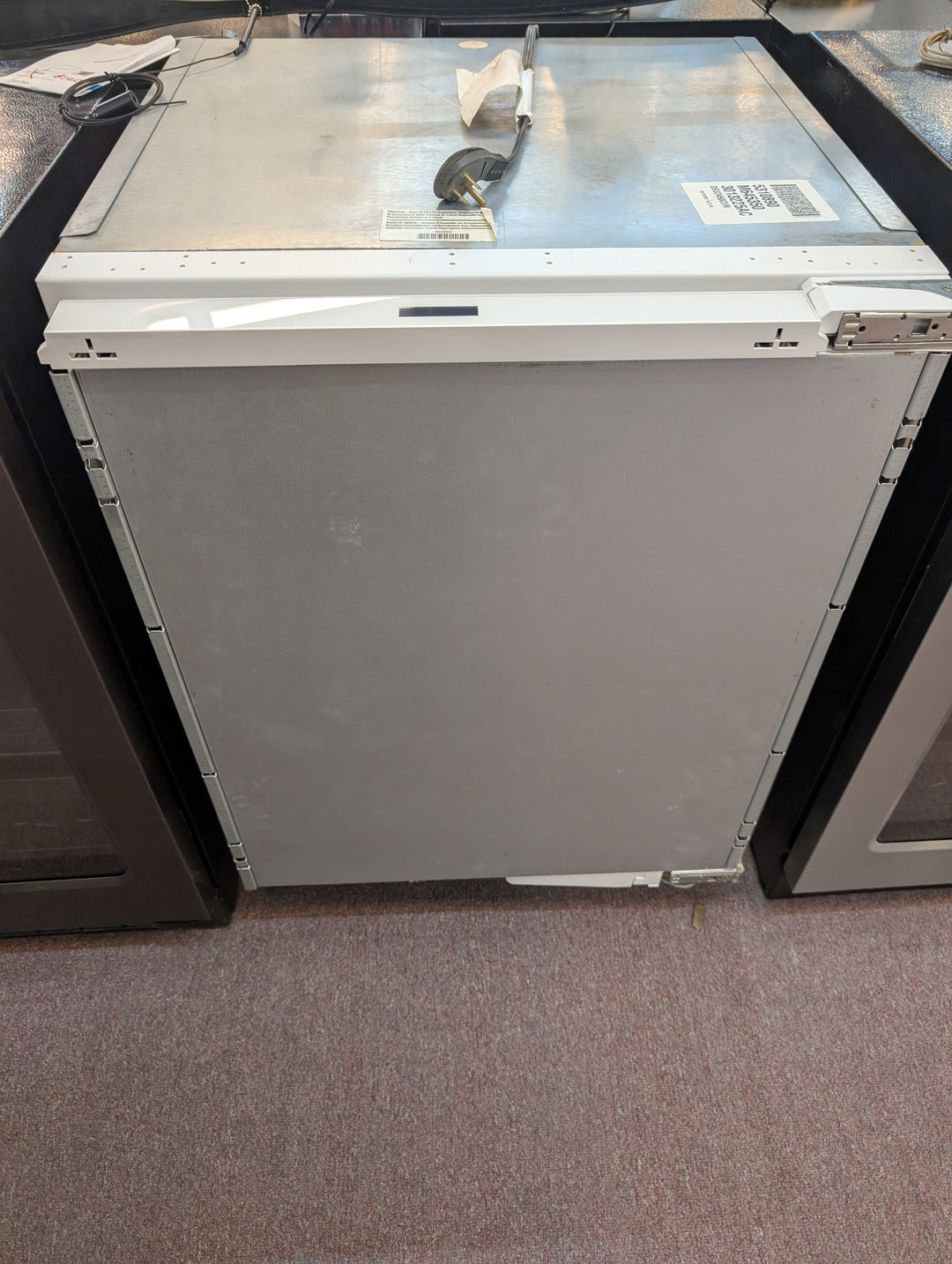 Sub-Zero Designer Series DEU2450CIR
24 Inch Built-In Panel Ready Smart Combination Refrigerator/Freezer with 4.8 cu ft Total Capacity *Display