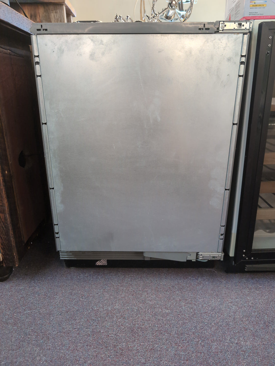 Sub-Zero Designer Series DEU2450RR
24 Inch Built-In Panel Ready Smart Undercounter Refrigerator *Display Model