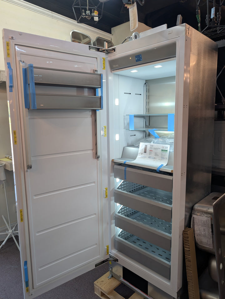 Viking Veil FDFZIC7300L
30 Inch Panel Ready Built-In Freezer Column with 16.0 cu. ft. Total Capacity *New Display