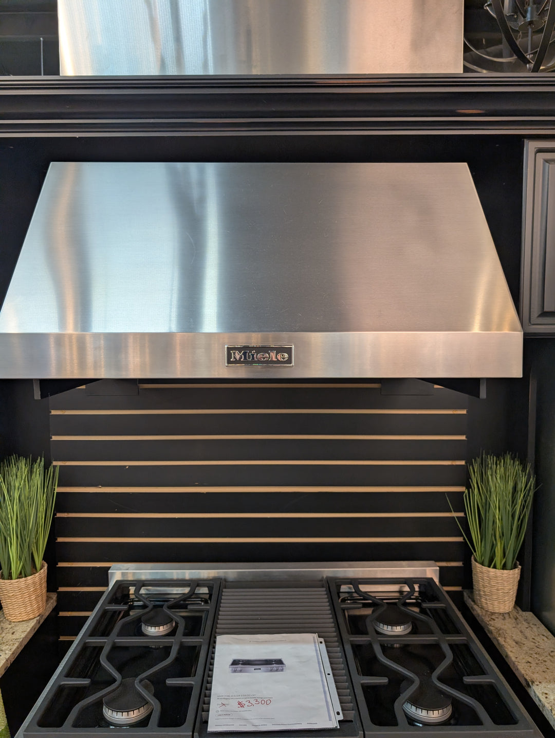 Miele Range Hood Series DAR1230 Pro-Style Wall-Mount Canopy Range Hood with Safety Sensor, LED Lighting, Baffle Filters *Display