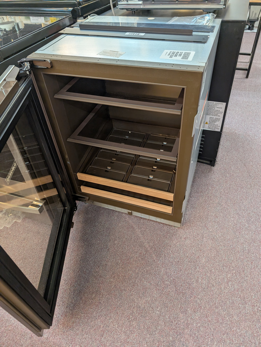 Sub-Zero Designer Series DEU2450BGL
24 Inch Panel-Ready Built-In Under Counter Smart Beverage *DISPLAY