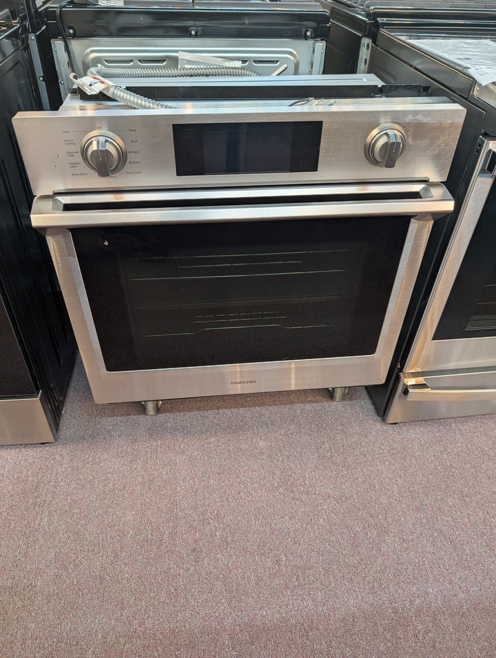 Samsung NV51K7770SS
30 Inch Wall Oven with 5.1 cu. ft. Capacity *Display