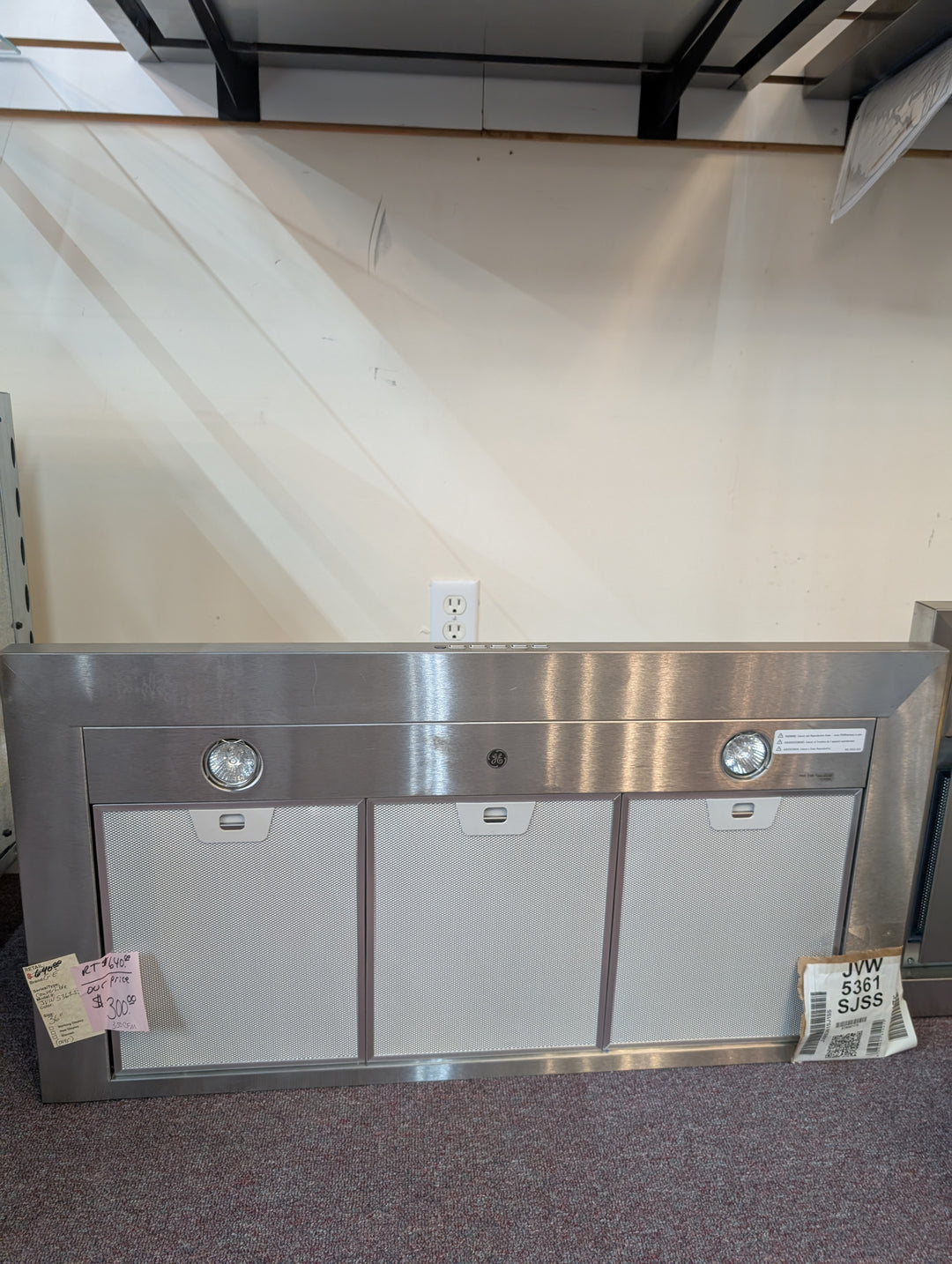 GE JVW5361SJSS
36 Inch Convertible Wall Mount Chimney Hood with 350 CFM Blower *DISPLAY