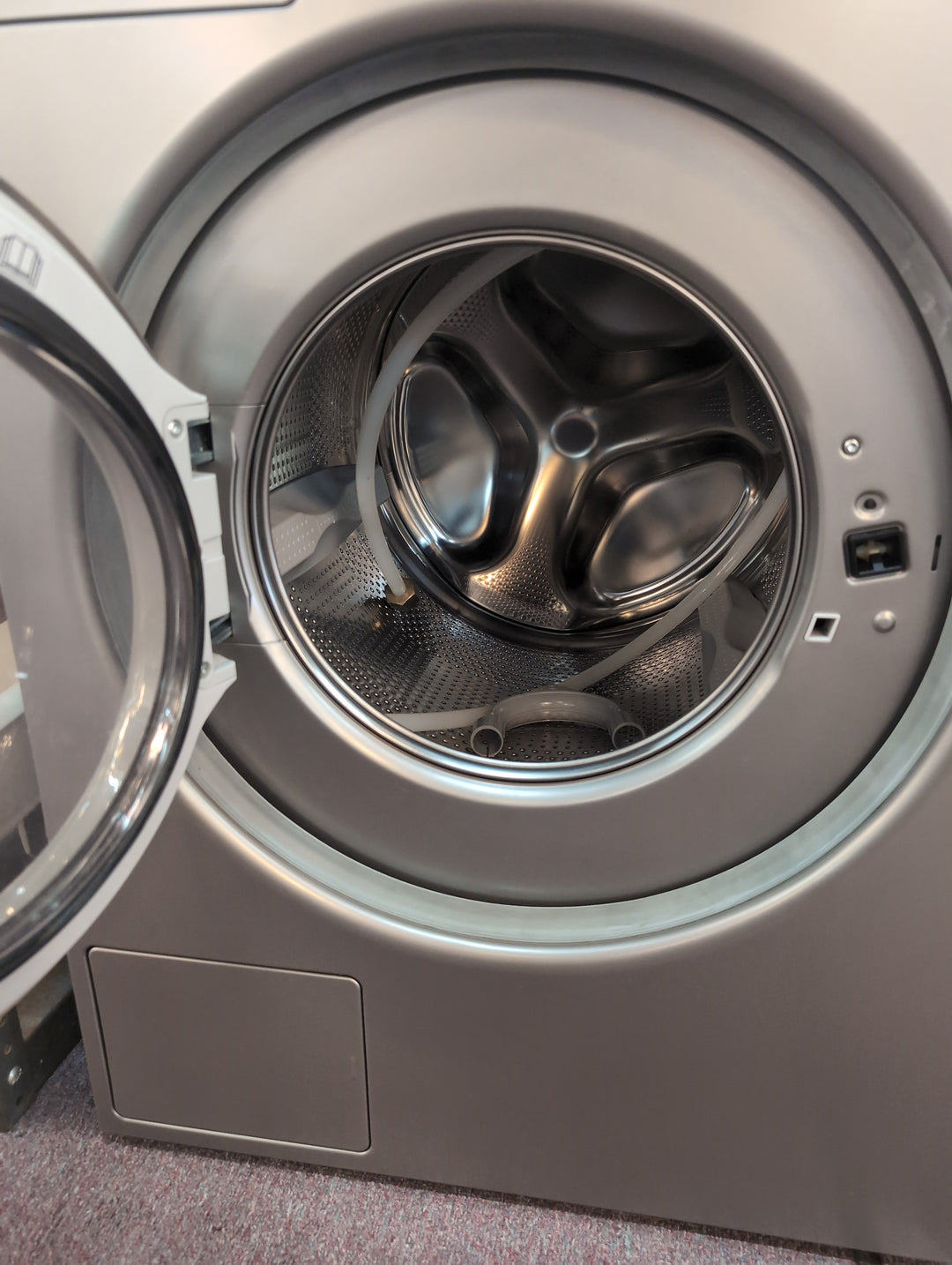 ASKO ASWADRET41143
Stacked Front Load Washer and Electric Dryer Set in Titanium with ironing board pullout Asko HI1153T *Display *Blemishes