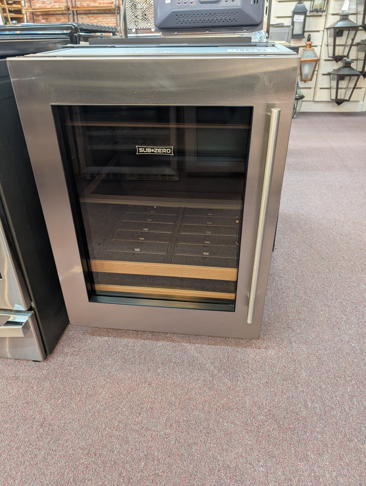 Sub-Zero Designer Series DEU2450BGL
24 Inch Panel-Ready Built-In Under Counter Smart Beverage *DISPLAY