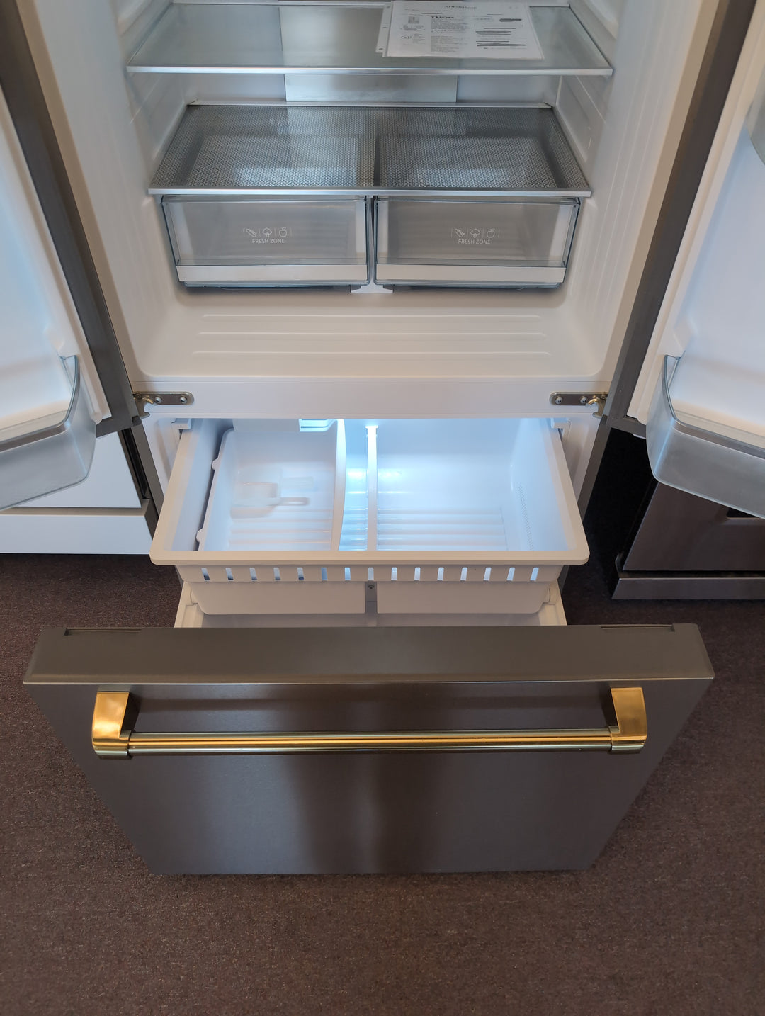 RF3017FFD99BRZ
30 Inch Freestanding French Door Counter Depth Refrigerator *New Display